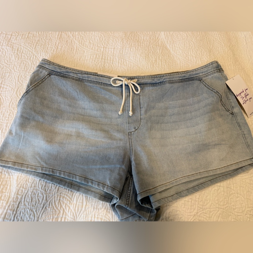Vanilla Star light wash denim jean shorts 3X new tie front